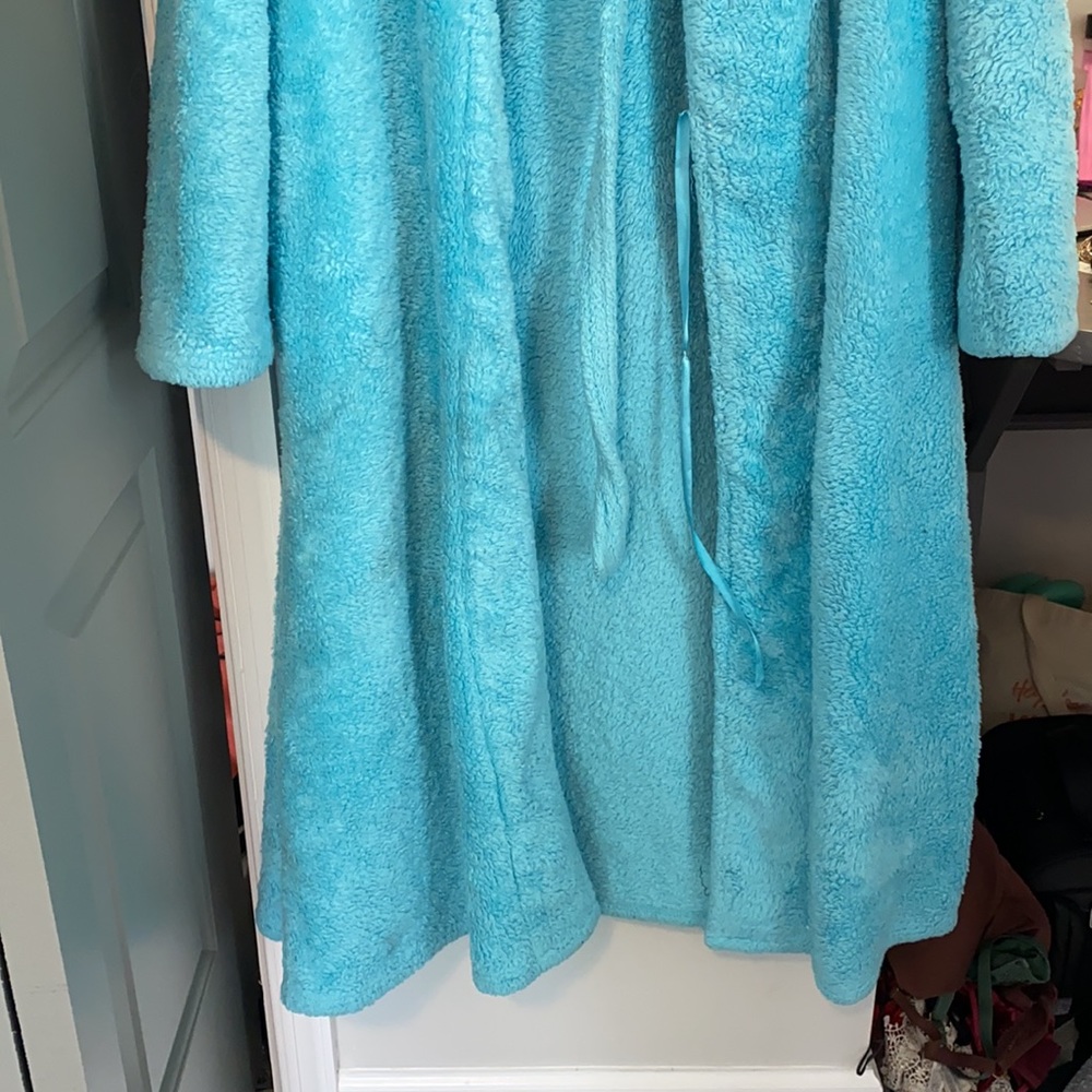 Fluffy Robe - Picture 2 of 2